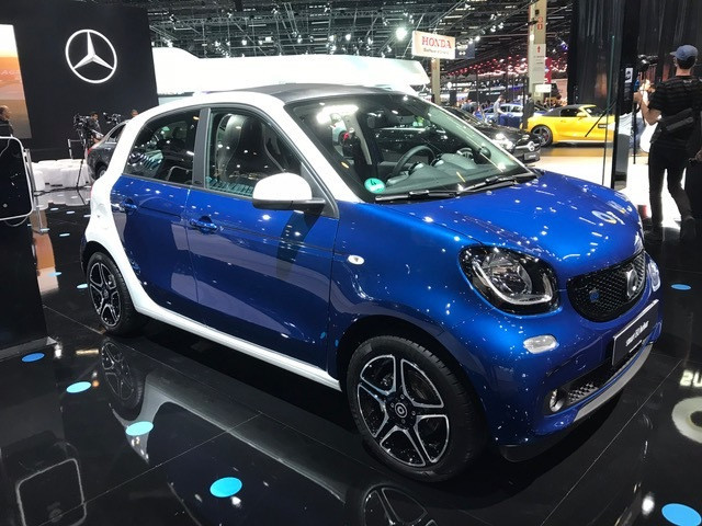 EQ smart forfour é a proposta de mobilidade urbana da Mercedes-Benz, sem planos, ainda, para o Brasil