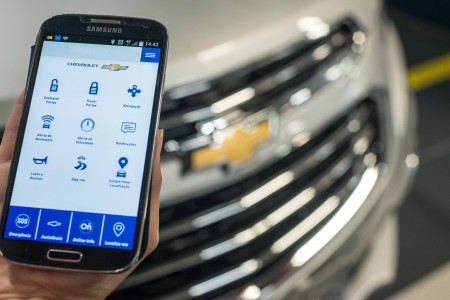 Comandos do OnStar podem ser feitos por meio de App em Smartphone