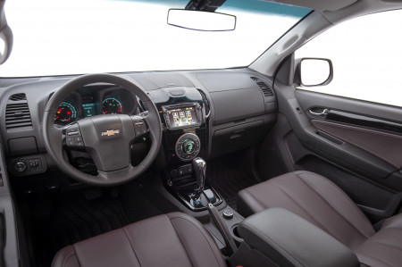 Acabamento interior em couro sintético da S10 High Country se equipara ao do Trail Blazer